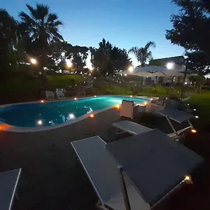 Bed & Breakfast Luxury Le Rocce, Villasmundo